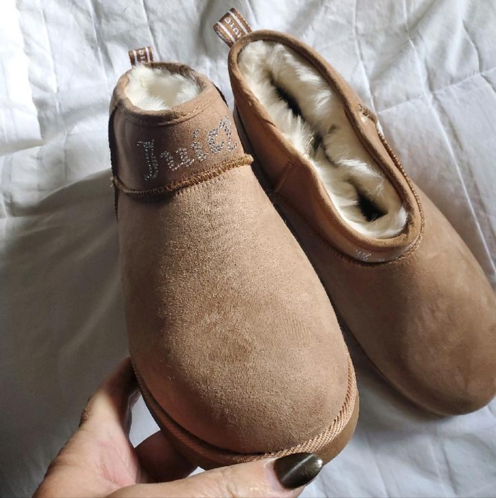 Low cut Juicy boots
